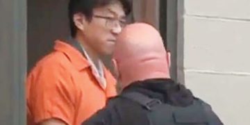 케빈 현 안 씨가 지난 4월 예비심문을 받고 법정을 나서고 있다. [WGAL캡처]