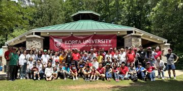 17일 핀크니빌 공원에서 진행된 고대 교우회 정기야유회에서 교우들이 한자리에 모였다. [사진=고대교우회 제공]
