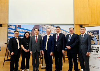 (왼쪽부터) 김용택 교수, 이수연 KF DC소장, 김건 국회의원, 버나드 키펠렌 조지아텍 국제관계 부총장(VP), 김기환 이사장, 마틴 카겔 UGA 글로벌 인게이지먼트 부처장, 문재승 KF 부장.