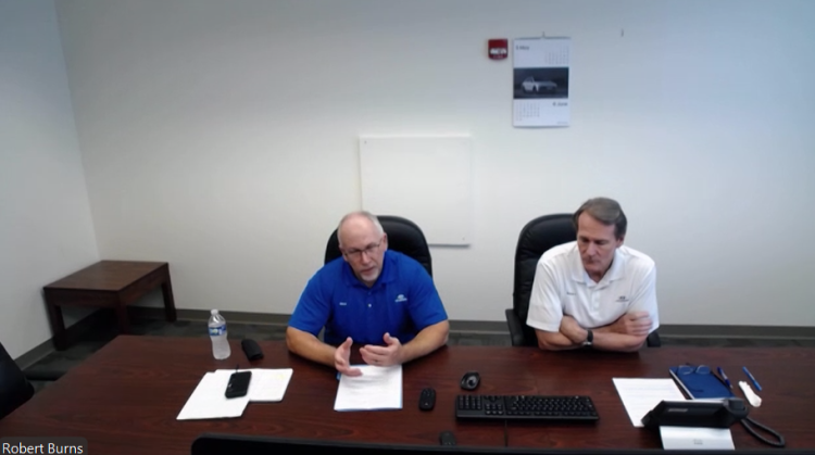 29일 마크 레이더(왼쪽) 사장과 로버트 번스 경영지원 최고책임자가 기자와 줌 인터뷰를 갖고 있다.