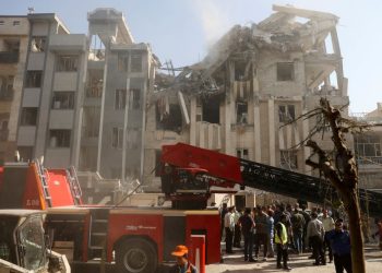 이스라엘 공습에 부서진 이란 테헤란의 한 건물 모습. [로이터 / Majid Asgaripour/WANA (West Asia News Agency) via REUTERS]