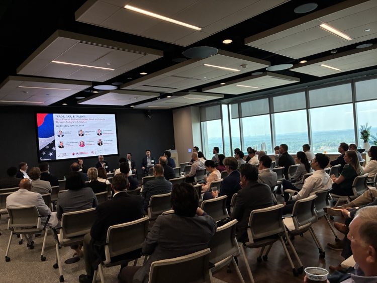 25일 애틀랜타 다운타운 아널골든그레고리로펌 사무소에서 한미동남부상공회의소 세미나가 열렸다. 장채원 기자