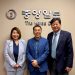 4일 본사를 방문한 신디 염 지점장(왼쪽)과 제이 윤 부행장(오른쪽)이 본사 이종호 대표와 한자리에 섰다. 윤지아 기자.