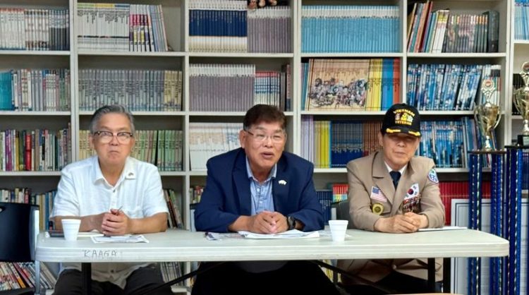 (왼쪽부터) 김기홍 부위원장, 김일홍 위원장, 백사무엘 위원이 6일 기자회견을 진행하고 있다. 윤지아 기자.