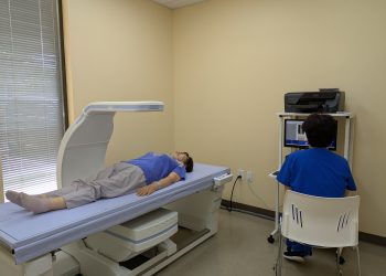 골밀도 검사. 코스모 헬스센터 제공