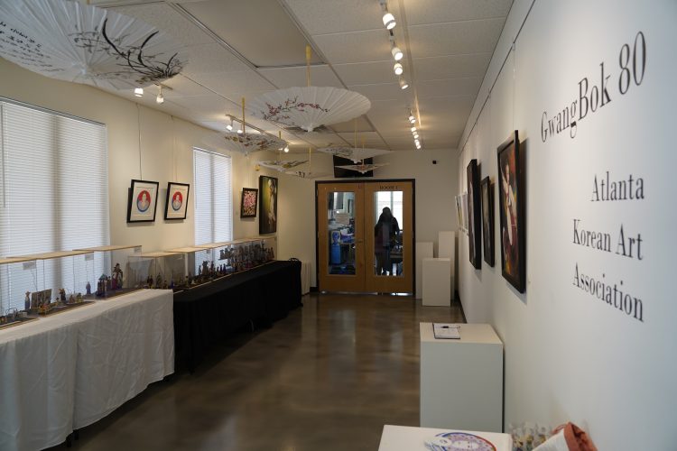 존스크릭 아트센터에서 개최 중인 광복 80주년 기념 전시회.