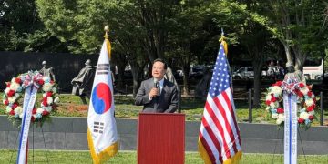 지난달 25일 한국전참전기념공원에서 열린 기념식에 참석한 조현동 주미대사. [대사관 페이스북]