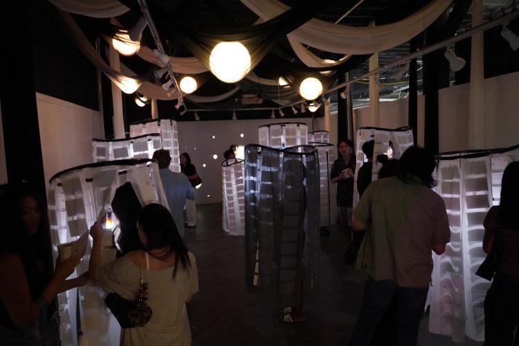 지난 11일 애틀랜타 폰스 하일랜드 갤러리에서 열린 줄리아 김 전시회.