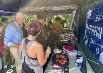 참석자들은 요리한 한식을 나눠먹었다. 윤지아 기자.