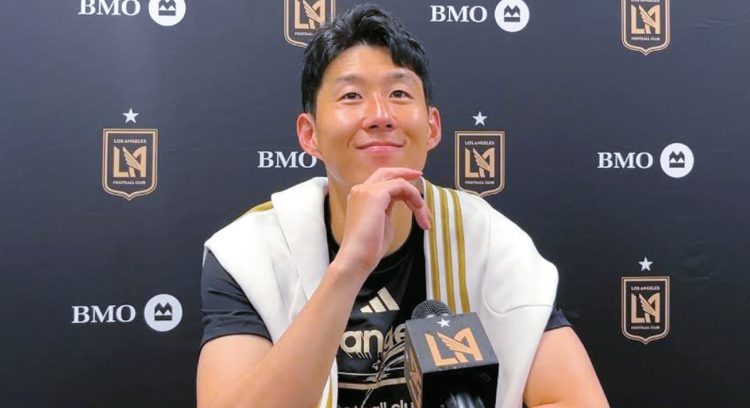 LAFC 손흥민 선수가 입단 후 메이저리그사커 첫 출전 경기에서 팀을 패배에서 구했다. 손흥민 선수가 경기 후 기자회견에서 본지 기자의 질문을 듣고 있다. 김경준 기자