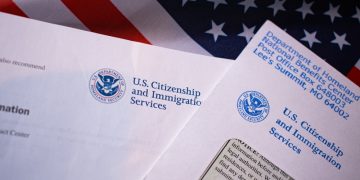 USCIS 서류 이미지 사진. [출처 Charles-McClintock Wilson / Shutterstock.com]