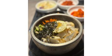 이바돔의 자연산 송이 돌솥 비빔밥