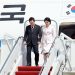 이재명 대통령과 김혜경 여사가 24일 워싱턴DC 인근 앤드루스 합동기지에 도착해 공군 1호기에서 내리고 있다.  [연합뉴스]
