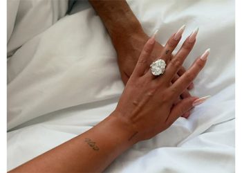 조르지나 로드리게스가 호날두에게 다이아몬드 청혼 반지를 받은 사진을 SNS에 올렸다. [사진 조르지나 로드리게스 SNS]