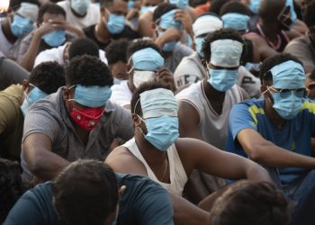 미얀마 내 온라인 사기조직에서 일하던 외국인들. AP=연합뉴스