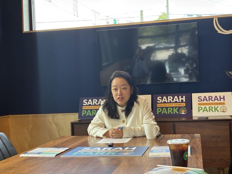 4일 사라 박 둘루스 시의원 후보가 기자회견을 열어 선거운동 계획을 설명하고 있다. 장채원 기자