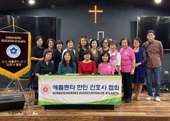 27일 건강 세미나에 참석한 협회 회원들이 기념사진을 찍었다. 윤지아 기자.