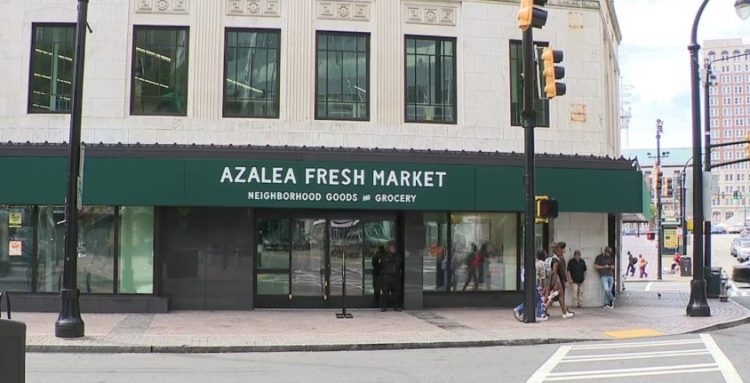 애틀랜타의 첫 시립 식료품점인 아제일리아 프레시 마켓.