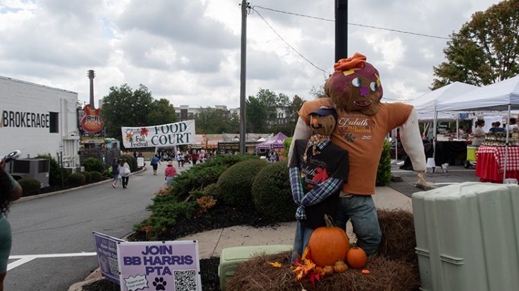 둘루스 다운타운에 자리잡은 가을 페스티벌에 음식 벤더들이 가득이다. 중앙포토.