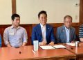 박은석 회장(가운데)이 6일 한인 리더들, 주 하원의원들과 함께 한미 양국 정부에 조속한 사태 해결을 촉구하고 적극적인 지원을 나설 것이라고 말했다. 윤지아 기자.