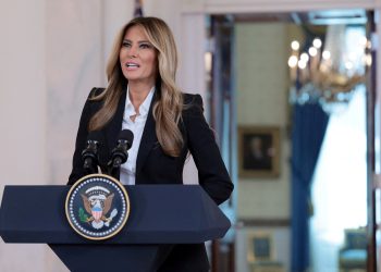 도널드 트럼프 미국 대통령 부인 멜라니아 트럼프 여사가 지난 10일 워싱턴 DC 백악관에서 연설하고 있다. [로이터]