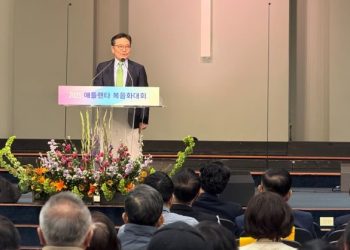 주민호 선교하사 24일 복음화대회 첫째 날 말씀을 전하고 있다 윤지아 기자.