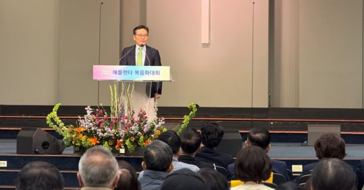 주민호 선교하사 24일 복음화대회 첫째 날 말씀을 전하고 있다 윤지아 기자.