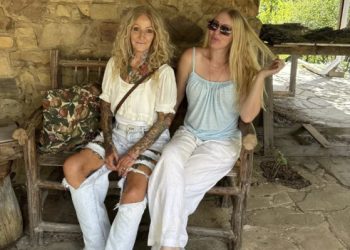 로레인(왼쪽)과 그의 딸 셰런. 더선.