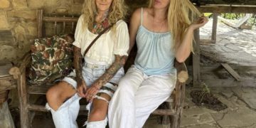 로레인(왼쪽)과 그의 딸 셰런. 더선.