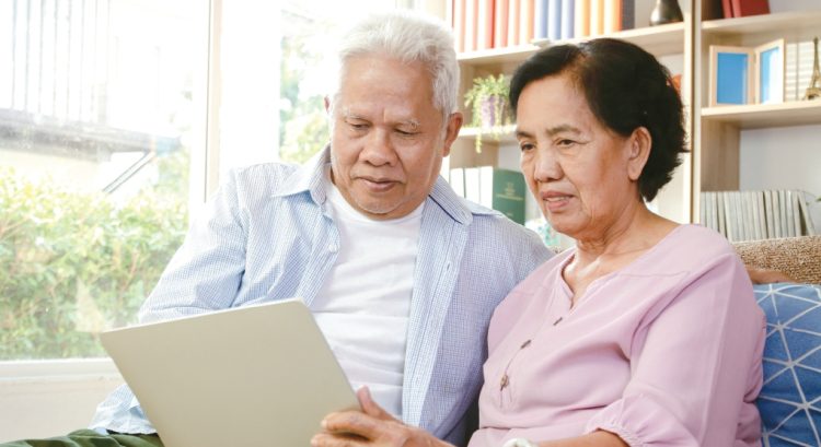 소셜연금을 받는 나이를 가르키는 용어가 언제 받느냐보다 얼마나 받느냐를 알려주는 방식으로 바뀐다. 예를 들면 조기 수급 연령은 최소 수급 연령으로 바뀐다.