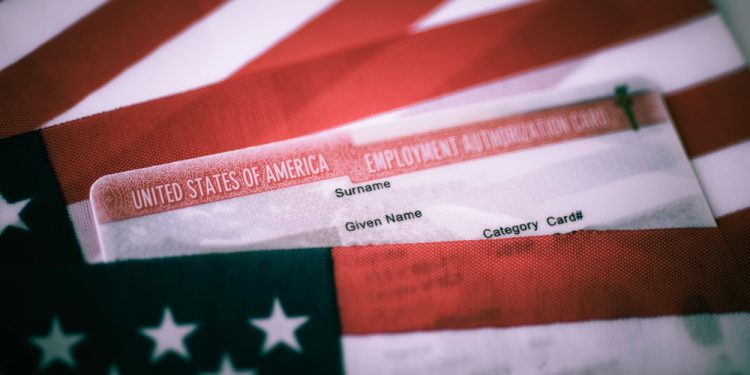 노동허가증(EAD)에 대한 자동 연장 제도가 사실상 종료됐다.  [출처 셔터스톡]