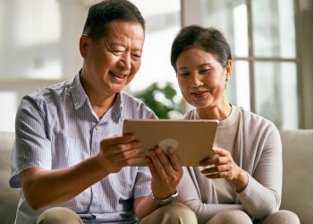 은퇴 후 인플레이션과 소셜 연금 변화에 대비해 전문가 상담·은퇴 계산기 활용 등 현실적 계획을 세워야 한다. [출처 셔터스톡]