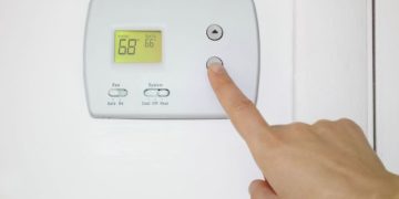 전기회사 조지아 파워는 난방비 절약을 위해 실내 온도를 화씨 68도(섭씨 약 20도)로 유지할 것을 권장한다. [출처 셔터스톡]