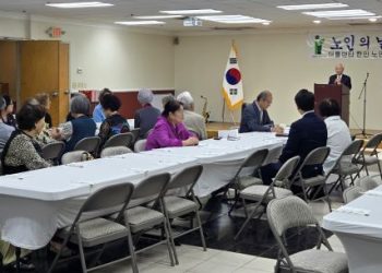 9일 노인의 날 기념 행사에서 채경석 회장이 인사말을 전하고 있다.