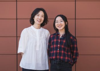황은하 교수(왼쪽)와 이번 학기부터 한국어 강좌를 수강하는 엠마 황 학생. [다트머스대 제공 / Sophia Scull]