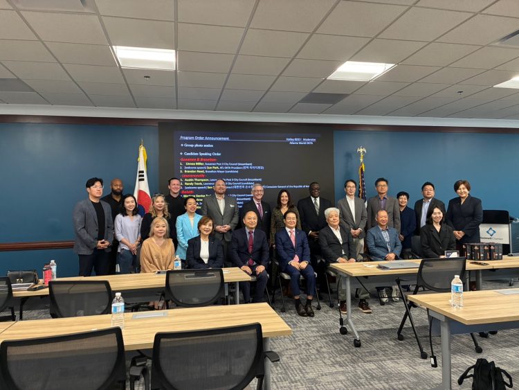 15일 월드옥타 애틀랜타 지회가 개최한 정치인 간담회 참석자들이 한자리에 모였다.