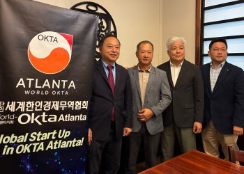 (왼쪽부터) 썬박 옥타 애틀랜타 지회장, 한오동 애틀랜타 조지아 한인상공회의소 회장, 박남권 옥타 명예회장, 이종인 옥타 사무총장