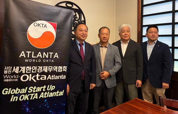 (왼쪽부터) 썬박 옥타 애틀랜타 지회장, 한오동 애틀랜타 조지아 한인상공회의소 회장, 박남권 옥타 명예회장, 이종인 옥타 사무총장