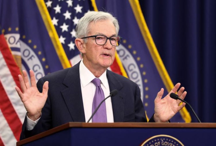 제롬 파월 연준 의장이 공개시장위원회를 마친 뒤 기준금리 인하 배경을 설명하고 있다. [로이터]