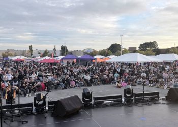 지난 4일 2025 코리안 페스티벌 행사장 K팝 공연 무대 앞에 모인 관객들.