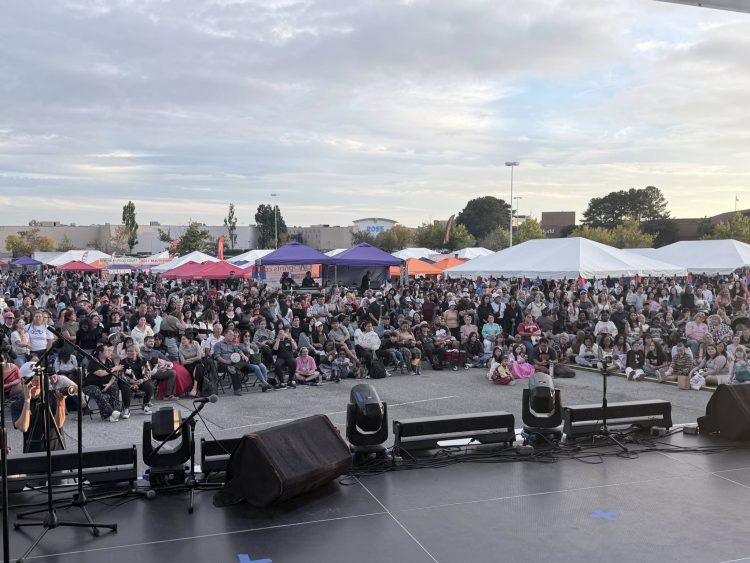 지난 4일 2025 코리안 페스티벌 행사장 K팝 공연 무대 앞에 모인 관객들.