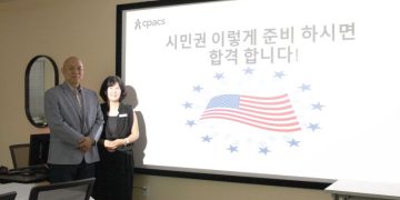 팬아시안센터의 정재영 변호사와 백지나 코디네이터.