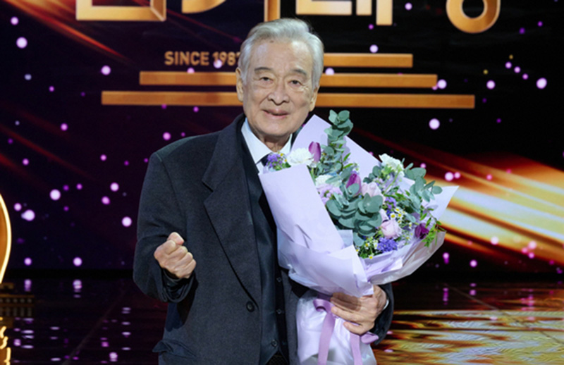 원로 배우 이순재 별세 보도 사진