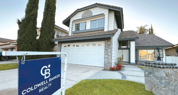 저렴한 매물 부족으로 첫 주택 구매자가 크게 줄어든 것으로 나타났다. 어바인 지역에 새로 나온 주택 매물. 박낙희 기자.