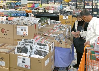 LA한인타운 시온마켓 옥스포드점에서 최대 30% 할인 판매하고 있는 만세보령 우수 농산물 특판전 모습. [시온마켓 제공]