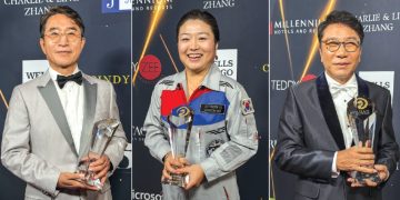 2025 아시안 명예의 전당 시상식에서 헌액된 한인들. 왼쪽부터 권일연 H마트 회장, 이소연 박사, 이수만 프로듀서. 김상진 기자