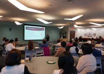 15일 로렌스빌에 위치한 UGA 귀넷캠퍼스에서 열린 CCI 주최 상담학 세미나에서 유달석 교수가 발표하고 있다. 장채원 기자