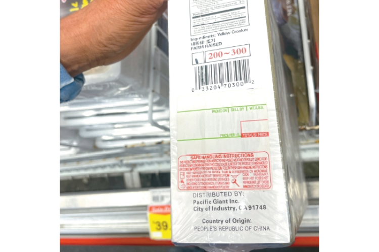 한 마켓에서 판매되고 있는 중국산 식품에 원산지가 PEOPLE‘S REPUBLIC OF CHINA 로 표기돼 있다. 이은영 기자.