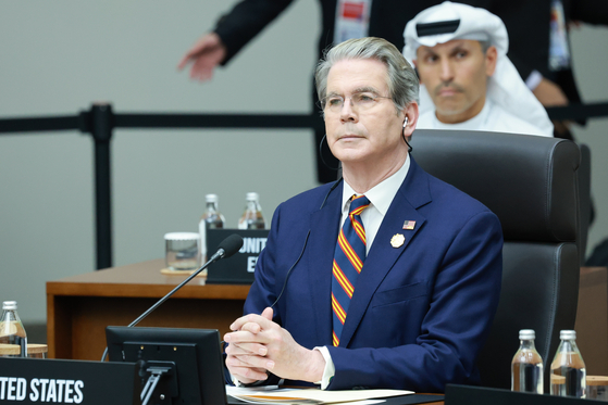 스콧 베선트 재무장관이 경주화백컨벤션센터(HICO)에서 열린 2025 아시아태평양경제협력체(APEC) 정상회의 제1세션에 참석해 있다. 연합뉴스