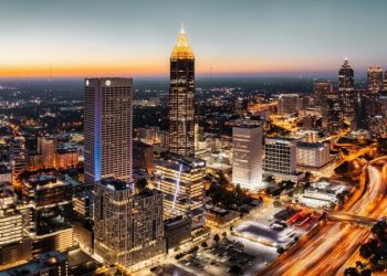 19층 높이의 호텔 피닉스와 다운타운 야경. [출처 호텔 피닉스 홈페이지]